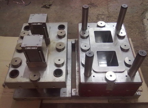 Compression mould